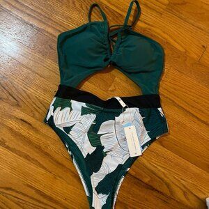 Cupshe Tropical print bathing suit. Size Medium - never worn